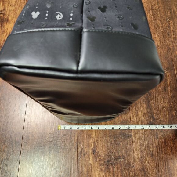 Disney Mickey Weekender Bag NWT - Picture 8 of 16